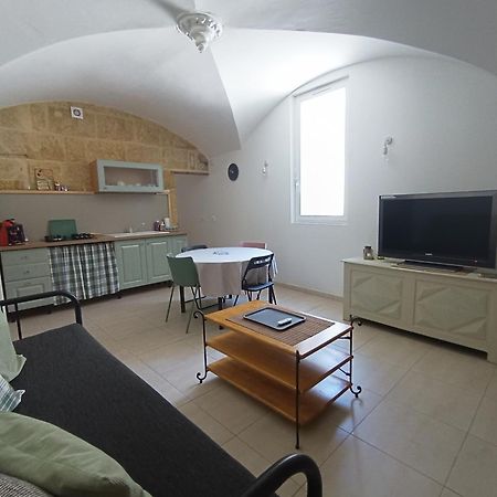 Dans Maison De Maitre, Appartement Independant. Montfrin Dış mekan fotoğraf